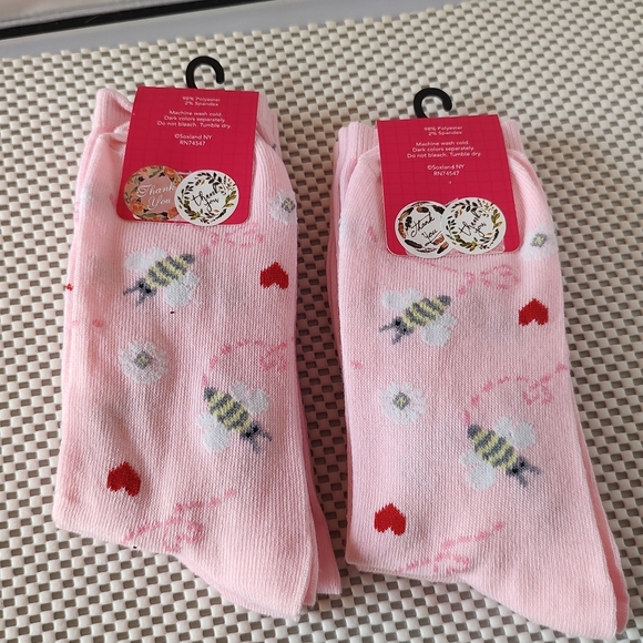 4 pairs of Women's Socks Valentine Cupid Sloths & Bees Shoe Size 4-10.5 Pink - Picture 3 of 3